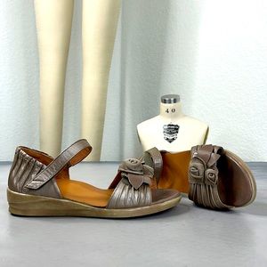 ZIERA Dimity Greige Leather Pleated Floral Wedge Velcro Sandals